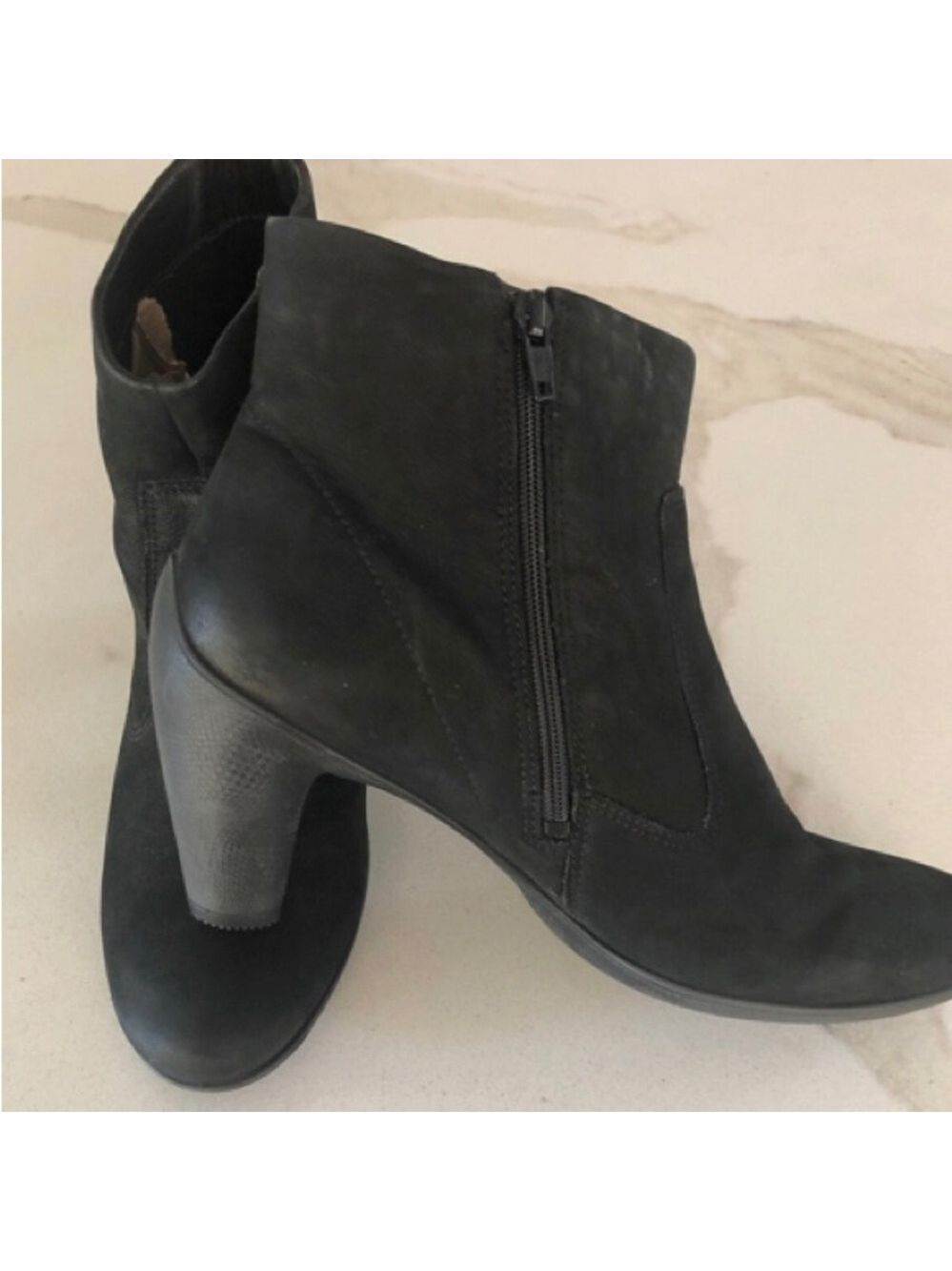 Ecco Sculpt Suede Black Ankle Boots